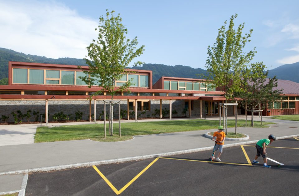 Groupe Scolaire Brenthonne<br><span style="font-size:12px">R. PLottier Architecte</span>