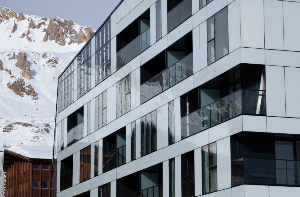 Apex 2100 (ski academy+hotel)+Parking du Rosset Tignes 73<br><span style="font-size:12px">SG Architecte 2021</span>
