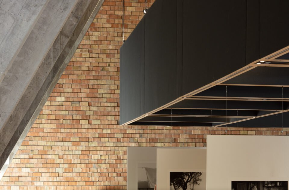 Curiox Ugine (73) eglise réhabilitée en Centre d’Art<br><span style="font-size:12px">Architectes: Claude Fay, 1959 / Lis et Daneau, 2019</span>